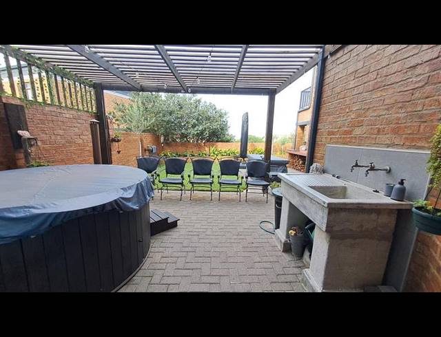 4 BEDROOM HOUSE FOR SALE IN JONGENSFONTEIN
